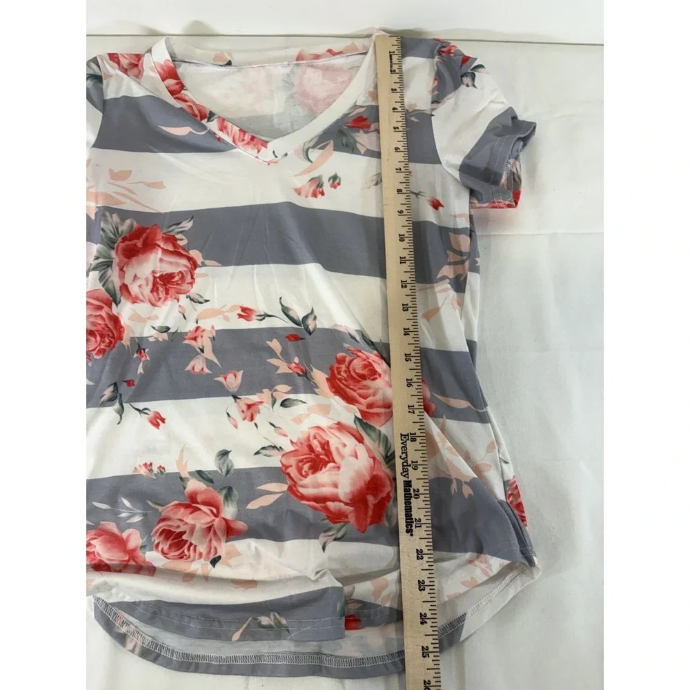Women's White and Grey Striped Floral V Neck Short Sleeve Top Medium No Brand